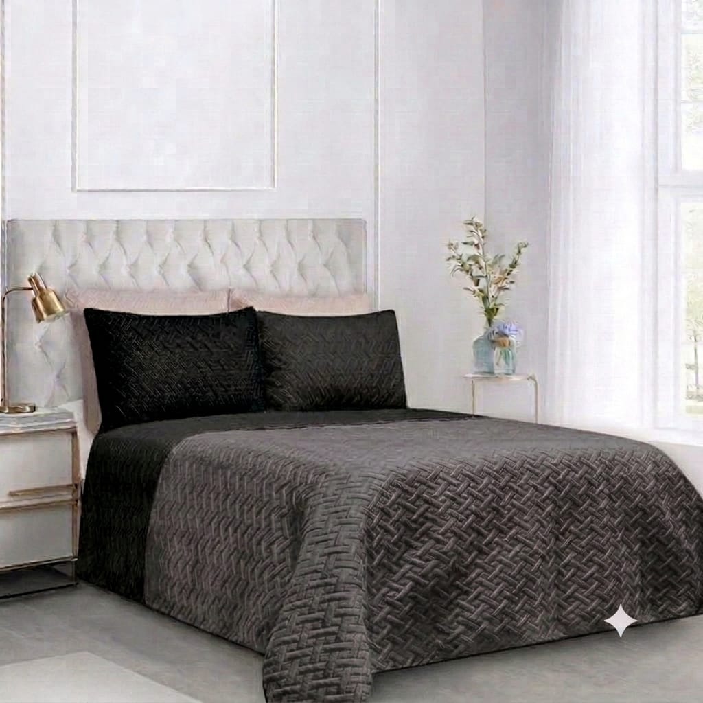 WhatsApp Image 2026-07-04 at 6.13.41 PM (3) COLCHA UNICOLOR NEGRO/GRIS - Imagen 1