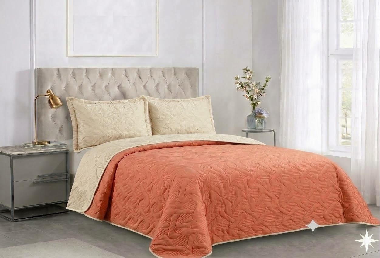 WhatsApp Image 2026-10-20 at 12.14.16 PM (1) COLCHA UNICOLOR CREMA/SALMON - Imagen 1